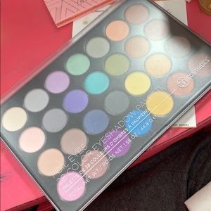 BH Cosmetics Foil Eyes 28 color